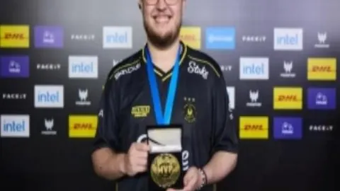 今日精选足球赛事：大乐透期号专家质合分析推荐前区十码